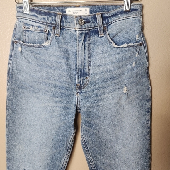Abercrombie & Fitch The Skinny High Rise Chewed Hem Jeans-Size 2/26 (NWT) - Picture 4 of 14